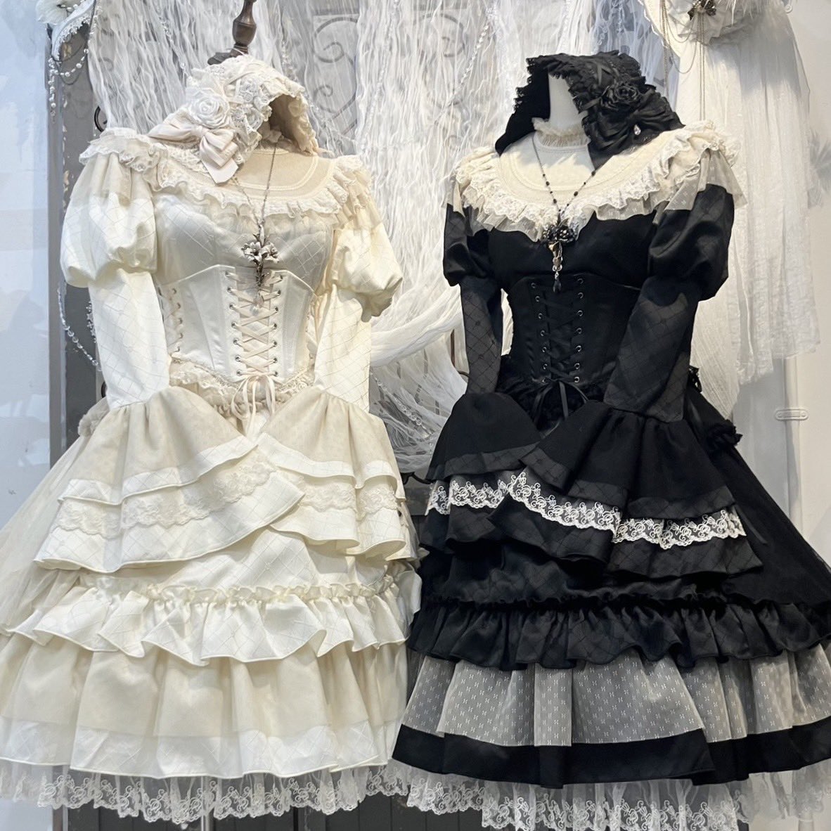 HoshibakoWorks1's tweet image. ☀️サマーセール開催中☀️
対象シリーズのご紹介!
【ブライトプリンセス】
ワンピース 29,590円⇨26,631円
コルセット 16,080円⇨14,472円
【ローズ・レディ ヘッドドレス】
明日7/23販売開始🥀(セール対象外)
お得なサマーハッピーバッグも販売中❣️
皆様のご来店お待ちしております✨