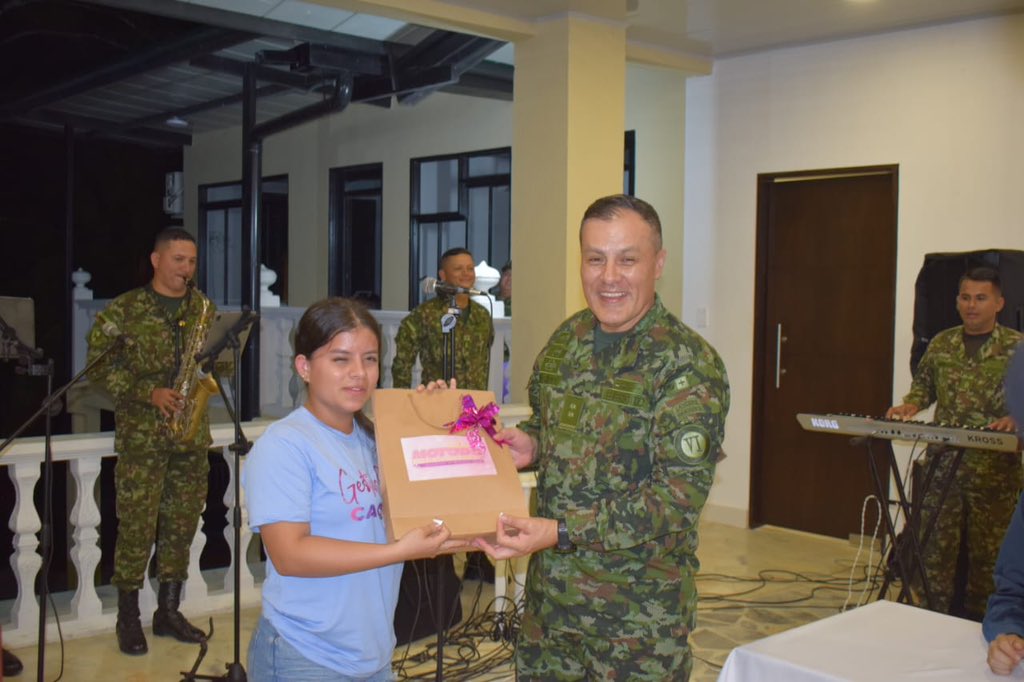 Ejercito_Div6's tweet image. “Una experiencia que marca sus vidas.”
45 niñas del @GobCaqueta cumplieron el sueño de conocer el mar, gracias al compromiso de la #Brigada12 de la @COL_EJERCITO y la @GobCaqueta.
Desde Florencia hasta Cartagena, vivieron una travesía inolvidable, con el apoyo de la…