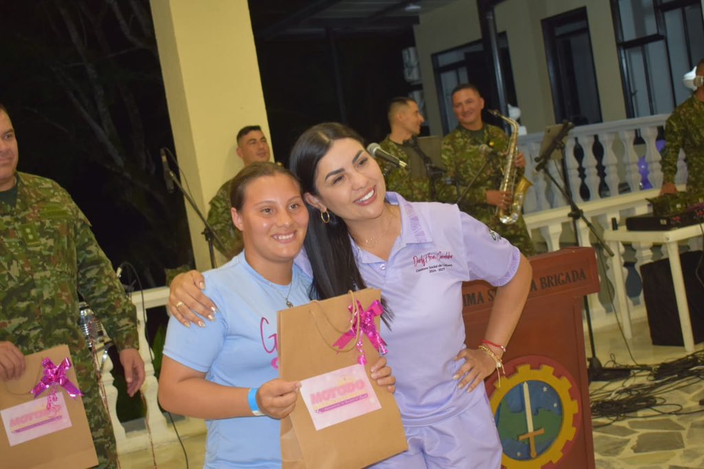 Ejercito_Div6's tweet image. “Una experiencia que marca sus vidas.”
45 niñas del @GobCaqueta cumplieron el sueño de conocer el mar, gracias al compromiso de la #Brigada12 de la @COL_EJERCITO y la @GobCaqueta.
Desde Florencia hasta Cartagena, vivieron una travesía inolvidable, con el apoyo de la…