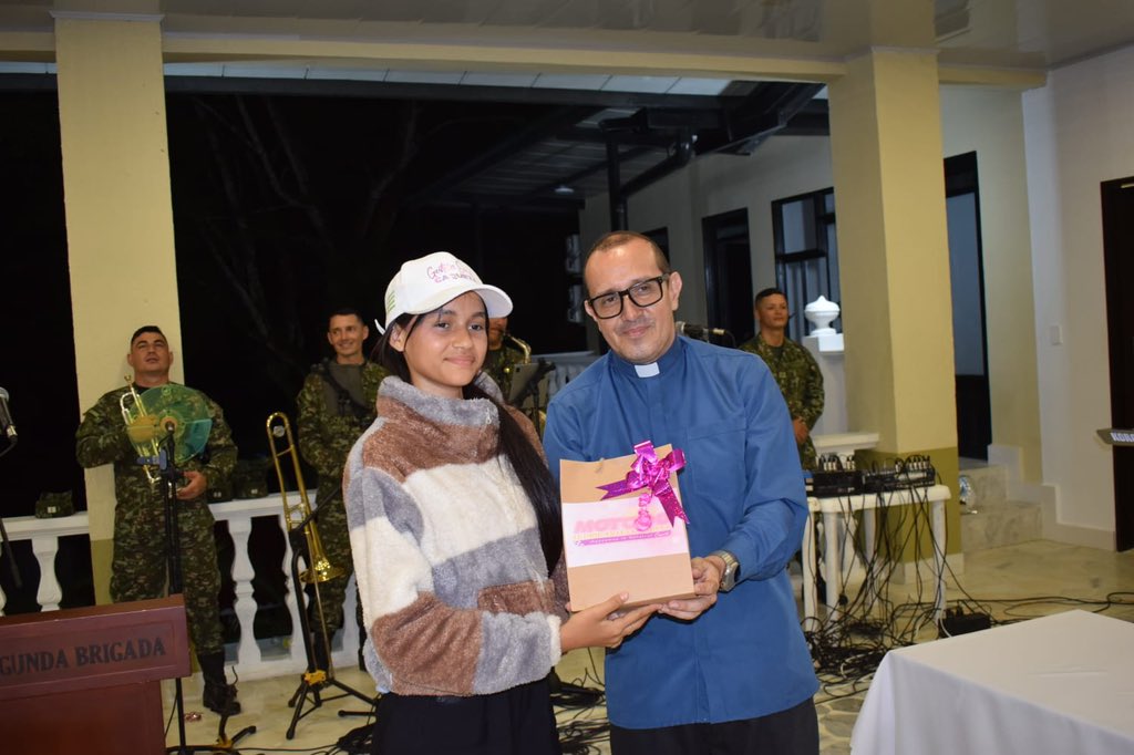 Ejercito_Div6's tweet image. “Una experiencia que marca sus vidas.”
45 niñas del @GobCaqueta cumplieron el sueño de conocer el mar, gracias al compromiso de la #Brigada12 de la @COL_EJERCITO y la @GobCaqueta.
Desde Florencia hasta Cartagena, vivieron una travesía inolvidable, con el apoyo de la…