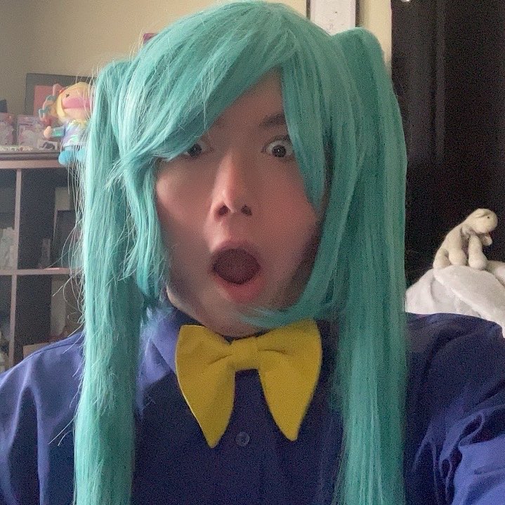 FanTheCan's tweet image. EVEN THE SCAM BOTS THINK I’M A WOMAN?! WAS THE MIKU COSPLAY THAT CONVINCING?! 😂