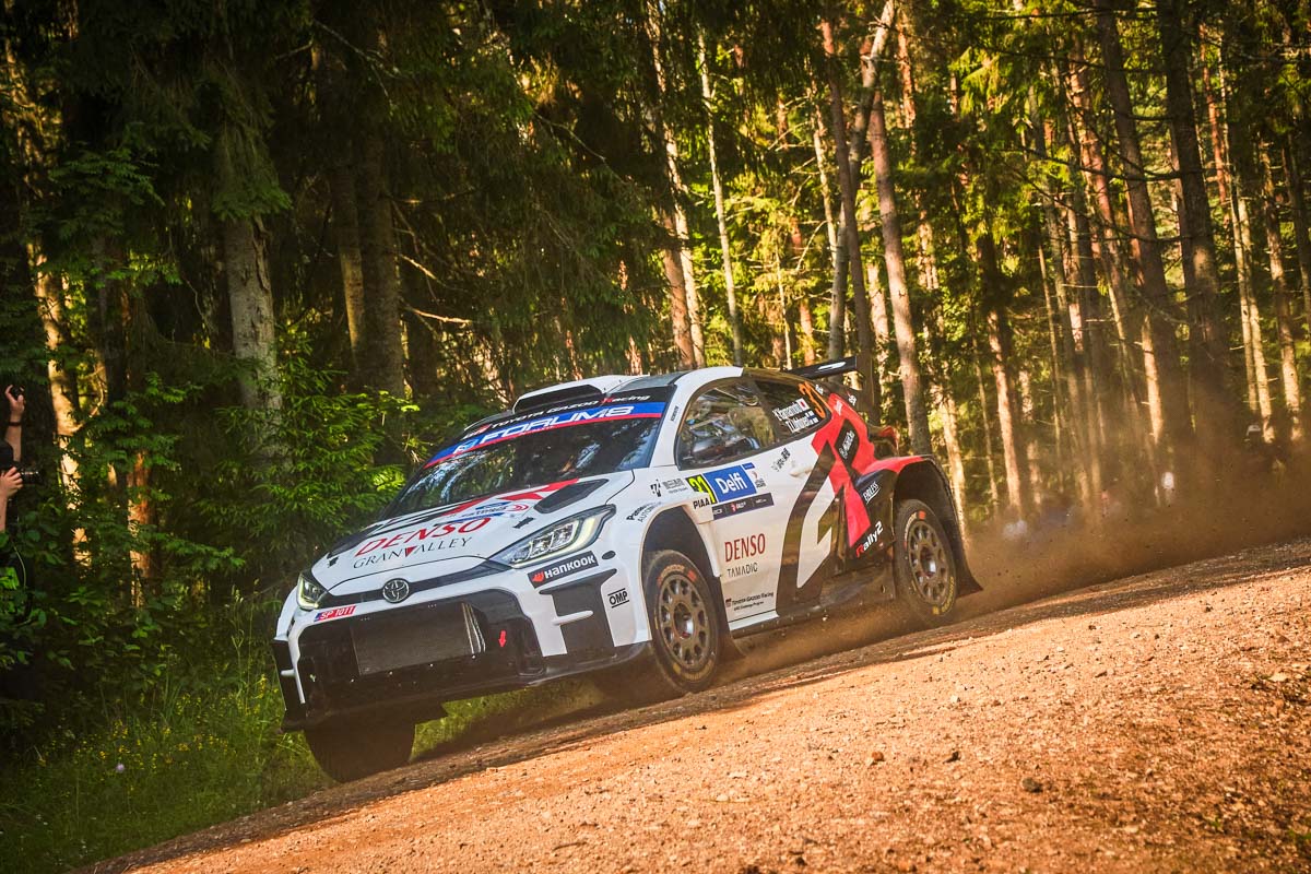 TOYOTA_GR's tweet image. #WRCチャレンジプログラム
WRC 第8戦ラリー・エストニアに、
2期生 山本雄紀と3期生 松下拓未と後藤正太郎が出場🇪🇪
山本はWRC2クラスに #GRYarisRally2 で参戦。強豪ドライバーが多く出場し、最後まで僅差の戦いが続いたWRC2クラスで、ベストリザルトとなる7位フィニッシュ🚗💨…