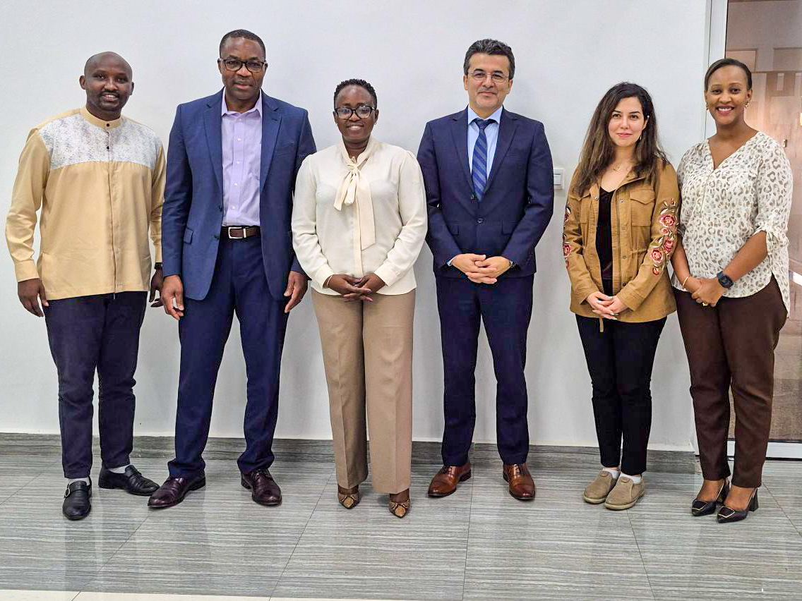 ECEflorida's tweet image. Our ECE Florida delegation is at @RealSmartAfrica headquarters in Kigali—Rwanda's capital and largest city—learning all about how the alliance is transforming the continent with its initiatives in the areas of blockchain, AI, and smart devices.