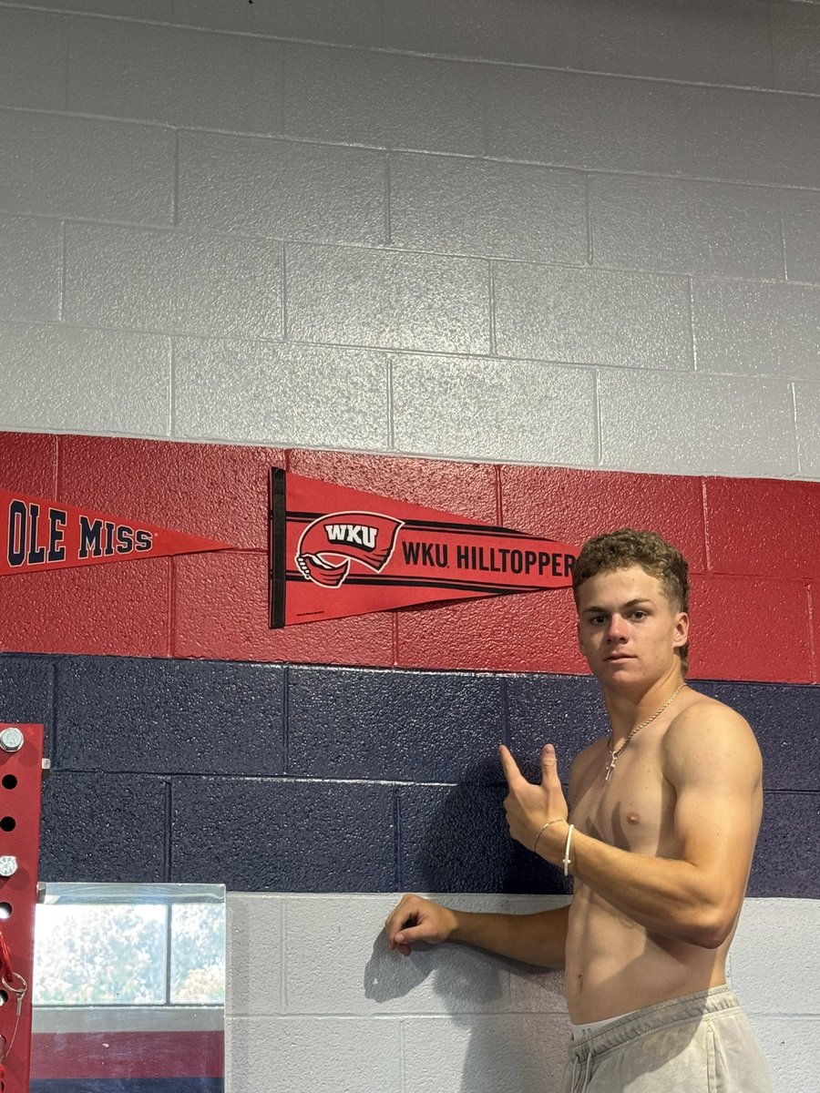 lmess22's tweet image. Good to add 3 more Patriots to the wall before they begin their senior year. Great athletes, even better kids who have done everything asked of them and then some. Congrats boys, you’ve earned it! @JettGoldsberry @tylerruxer @realpeytongray