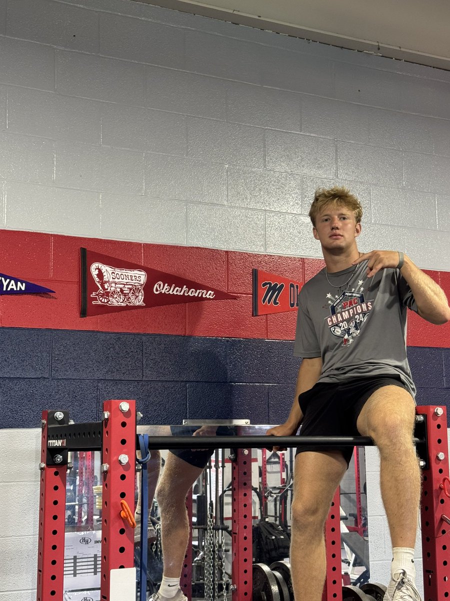 lmess22's tweet image. Good to add 3 more Patriots to the wall before they begin their senior year. Great athletes, even better kids who have done everything asked of them and then some. Congrats boys, you’ve earned it! @JettGoldsberry @tylerruxer @realpeytongray