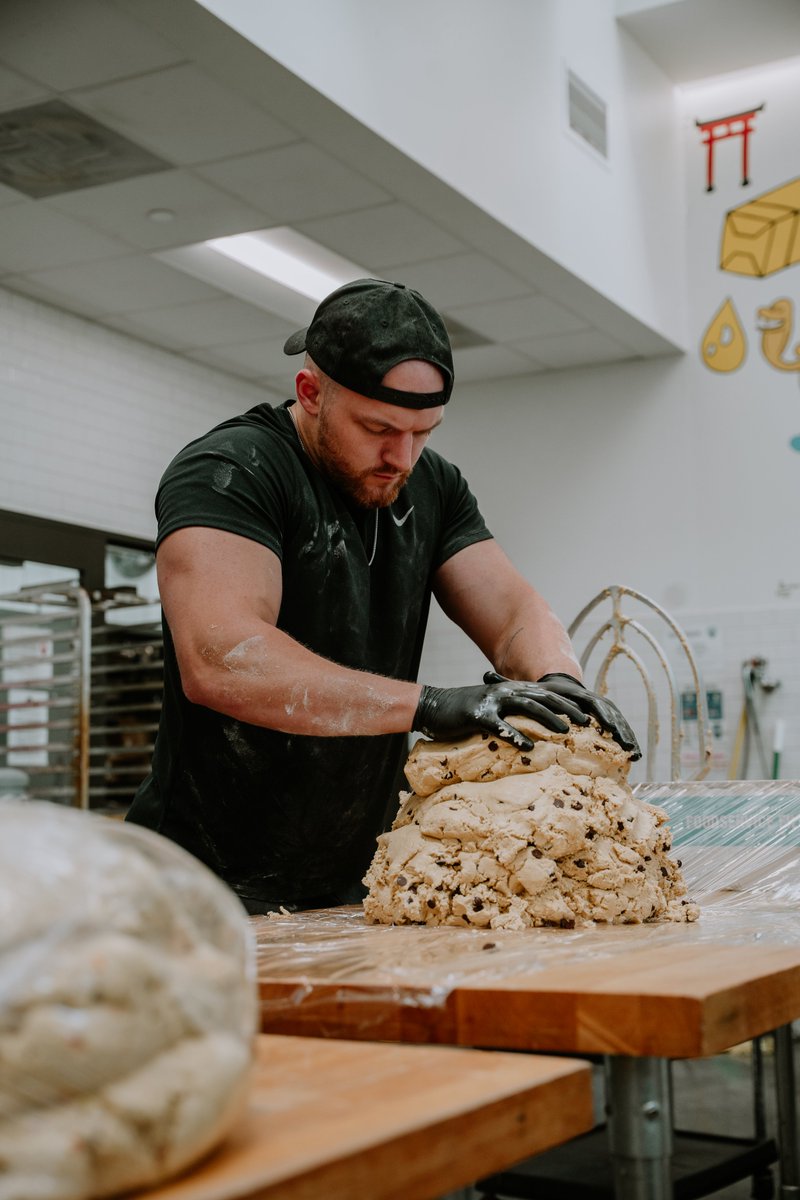 scottsimnz's tweet image. The last 6+ months have been nonstop building ChunkyFit.

And I want to share a story about entrepreneurship I&apos;ve learned over the last 5 years.

In the beginning of your journey you have to do every job.

Product development
Production
Marketing
Content
Email
Customer service…