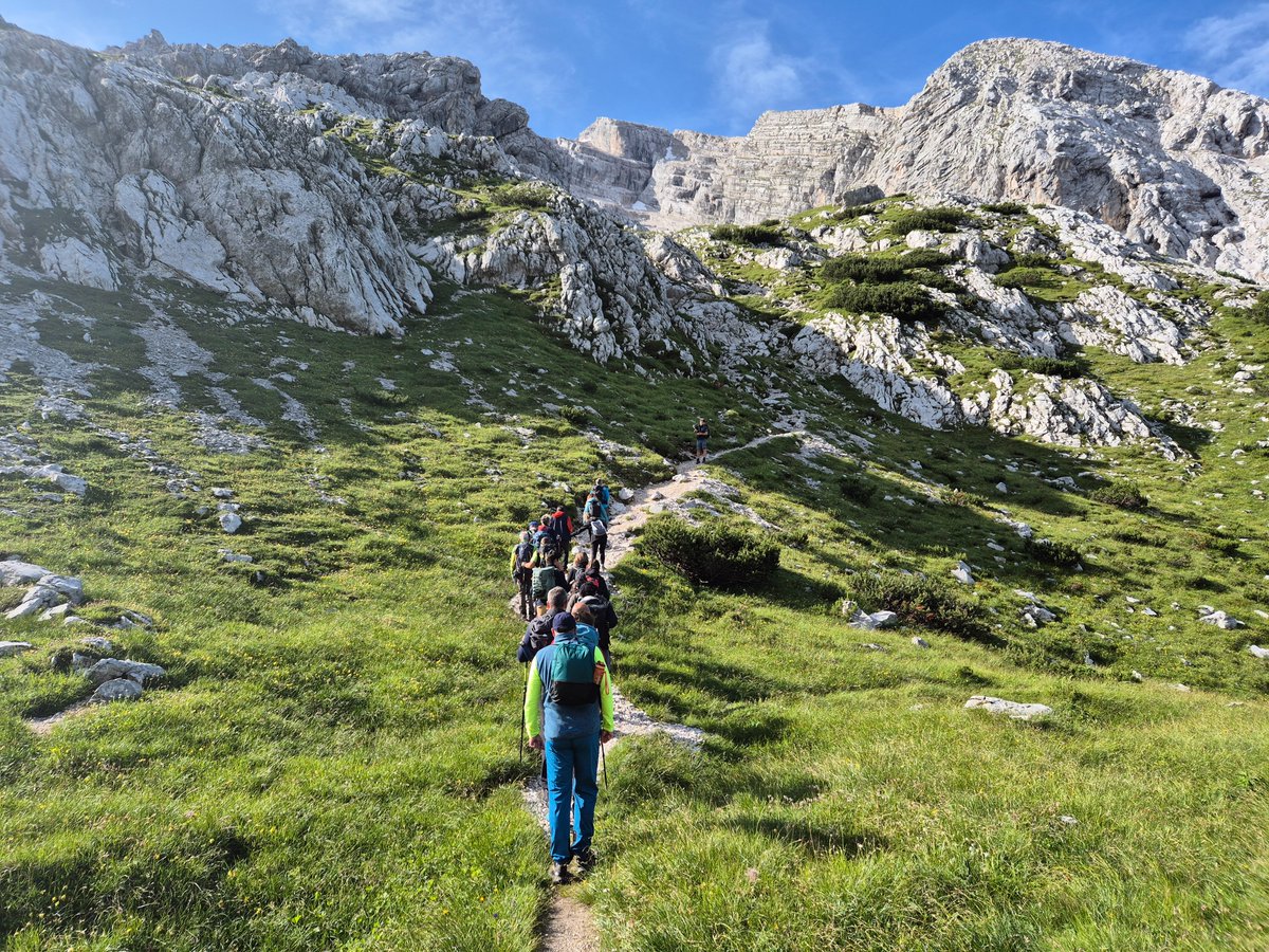 UNESCOVenice's tweet image. 🏞️@UNESCO champions #GlacierConservation at @rifugiogalassi
”Water Resource: from the Dolomites to the Sea”: the 4th edition explored #glacier melting’s impacts on #biodiversity & #water systems, presenting innovative solutions to protect this vital resource!💧🗻
@comunevenezia