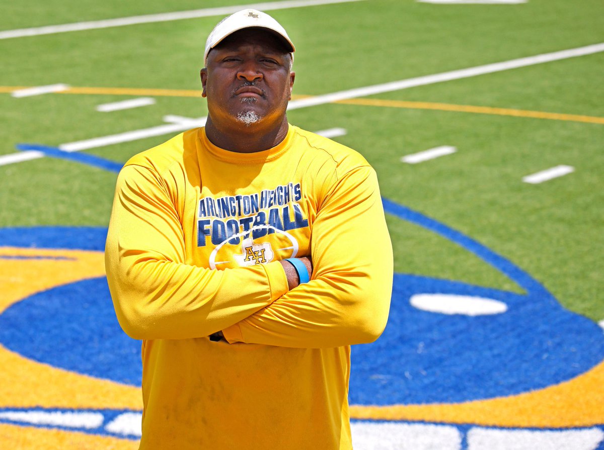 Meet the James family, the heartbeat of Fort Worth Arlington Heights football. #TXHSFB

Ahead of a highly anticipated season, I sat down with them to discuss family-oriented football, sibling competition, dealing with your dad as a coach and more. FEATURE: star-telegram.com/sports/dfwvars…