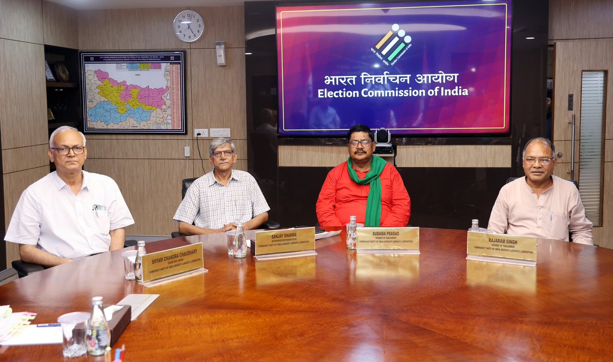 #CEC Gyanesh Kumar and ECs Dr. Sukhbir Singh Sandhu and Dr. Vivek Joshi had an interaction with a delegation from the CPI(Marxist-Leninist (Liberation))led by its auth. rep. Sanjay Sharma and recd.  their suggestions at Nirvachan Sadan, Delhi.

Read more : eci.gov.in/eci-backend/pu…