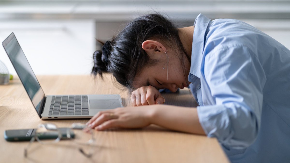 SPSPnews's tweet image. 🤔 Have you ever felt like an impostor at work, as though others were overestimating your abilities? New research suggests that competitive work climates could contribute to the impostor phenomenon by encouraging upward social comparisons.
Learn more: ow.ly/FPG250Wtis3