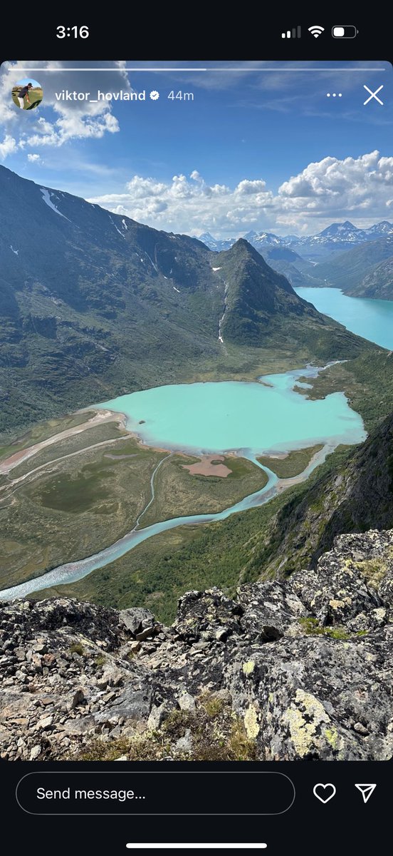 Sean_Zak's tweet image. Pleases me greatly that Viktor Hovland is currently hiking through the mountains in Norway.