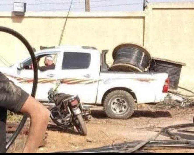 shawakh0's tweet image. من السخرية بمكان، أن يقوم المشايخ في قوم ما
بسرقة المال العام "كابلات النحاس"، والتي تخدمهم بموضوع الاتصالات، ثم يتهمون الناس بالتعفيش!
شيخكم لص سارق ومثقفكم حرامي قوَّاد.
تفه