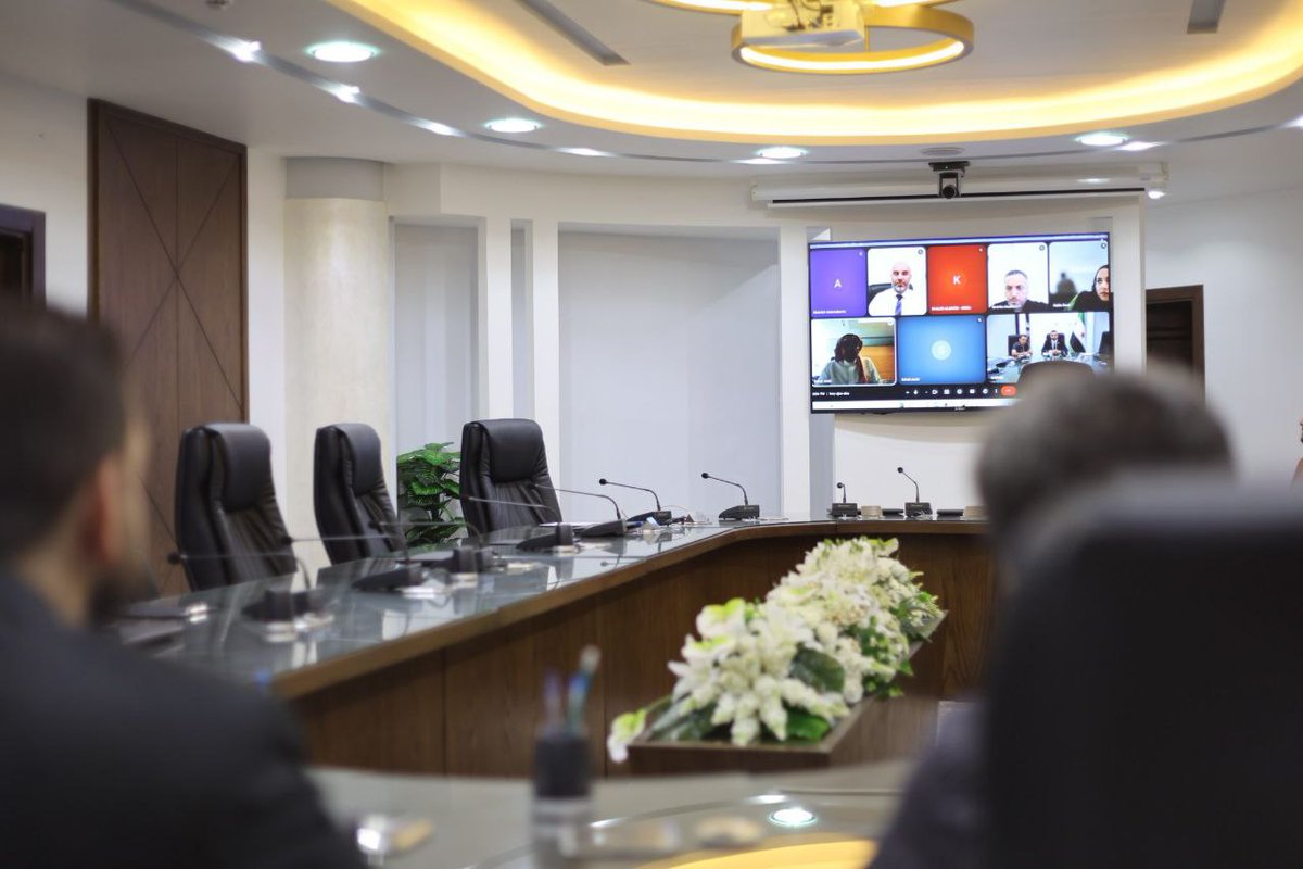 SyrMOfE's tweet image. لبحث سبل تعزيز التعاون الثنائي واستكشاف مجالات الشراكة المستقبلية في مشاريع الطاقة، عقد مدير الاتصال الحكومي الأستاذ "أحمد السليمان" اجتماعا عبر تقنية الاتصال المرئي بين ممثلين عن وزارة الطاقة السورية وممثلين عن وزارتي الطاقة والاستثمار في المملكة العربية السعودية،
#وزارة_الطاقة