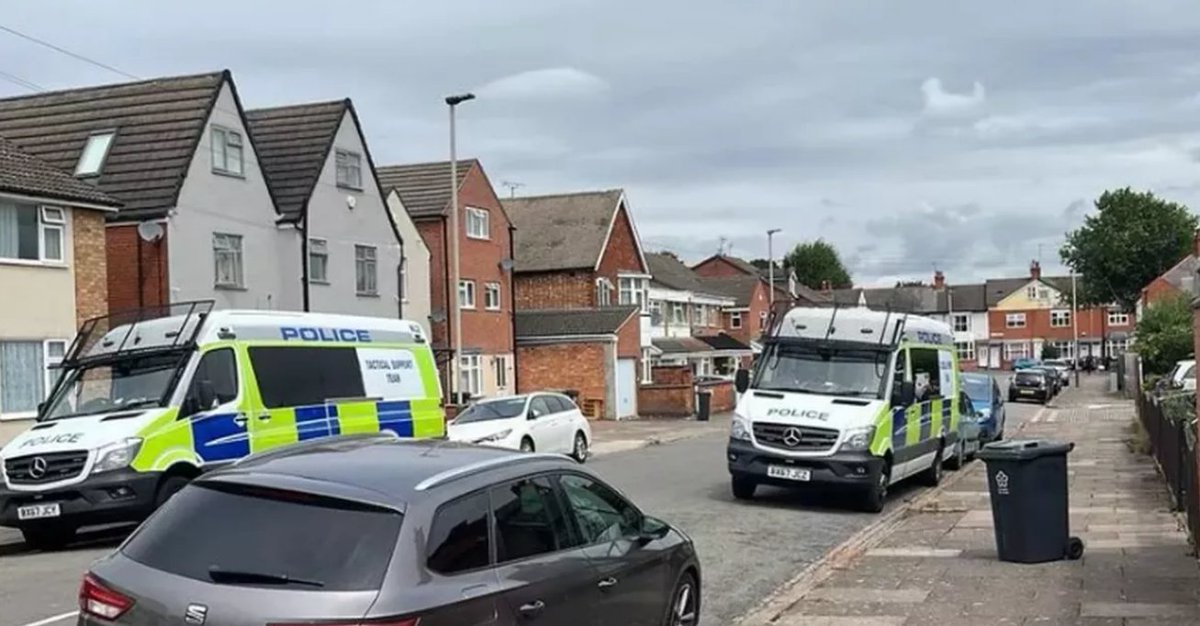 MirrorBreaking_'s tweet image. BREAKING Woman, 86, arrested as 'human remains buried at home'
mirror.co.uk/news/uk-news/b…