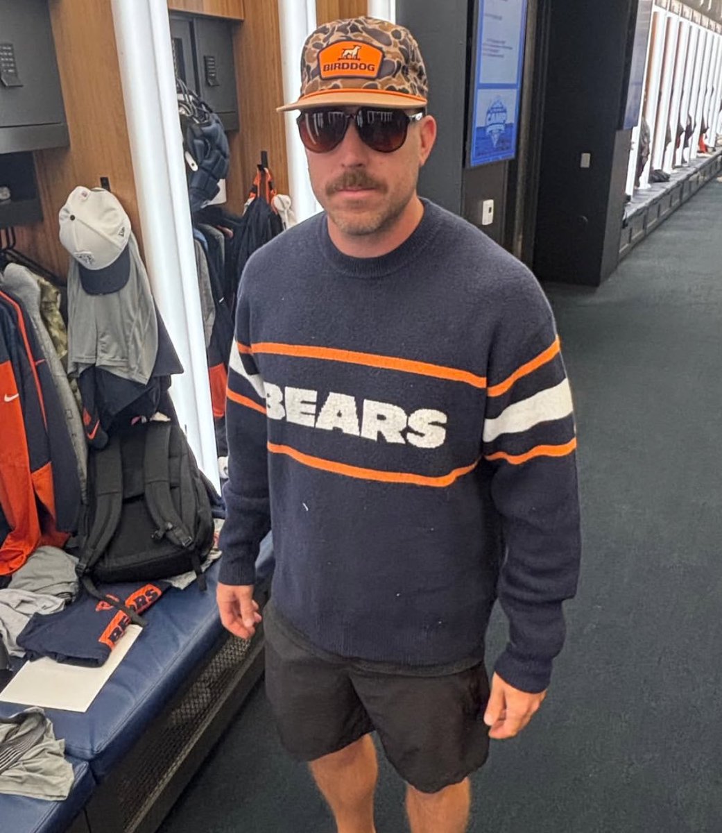 bearsnetwork_'s tweet image. Case Keenum wearing the #Bears sweater 🔥
(via ayeeecaleb/IG)