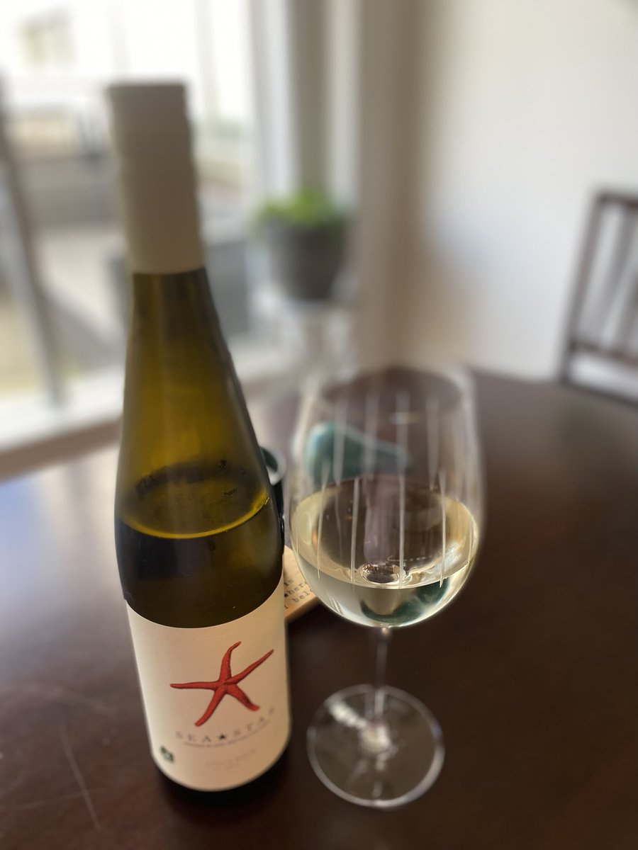aileenmachell's tweet image. I’ll be spending a little time off this summer sipping some wonderful BC wines on a beautiful Gulf Island.
According to Trump, that means I’m a “mean and nasty” Canadian.
How about you? Keep it up, Canada! 🇨🇦