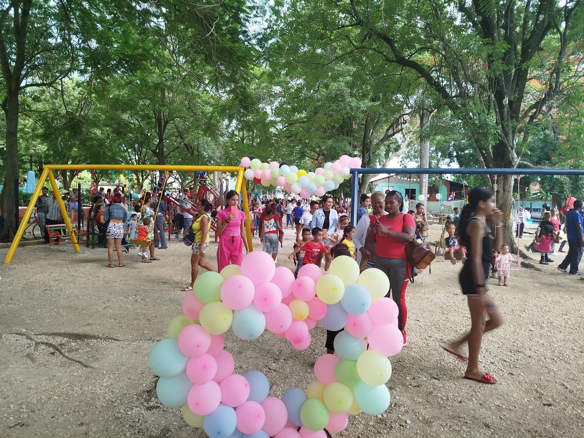 🗣️ Con la presencia de las máximas autoridades políticas y gubernamentales de #LasTunas y en saludo al Día de la Rebeldía Nacional, fueron inauguradas varias obras para el disfrute y beneficio del pueblo amanciero.
#PorLasTunasLaVictoria