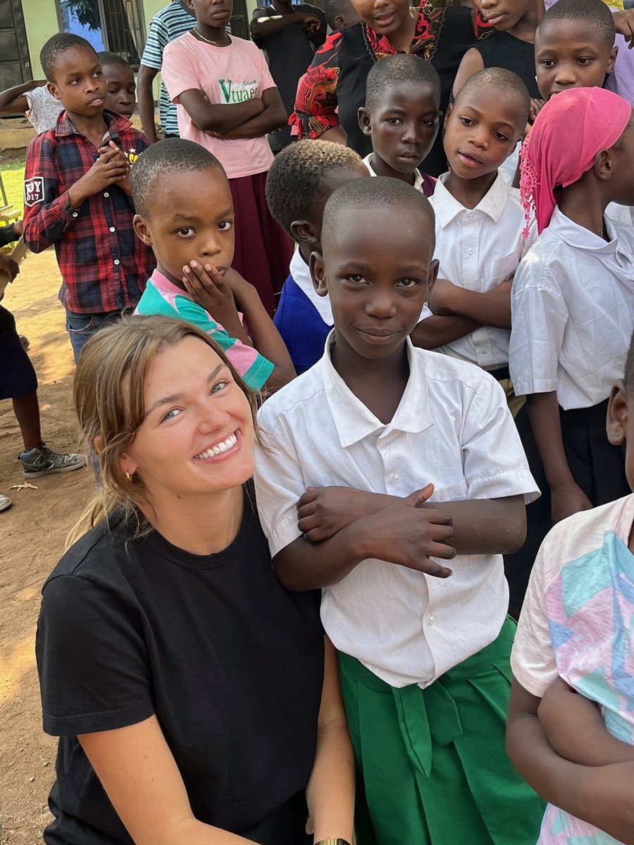uofsccosw's tweet image. A joyful day of #socialwork training in Tanzania - playing, dancing and creating with children at local care points. Students Grace Brown and Megan Mazoue are with professor Patrice Penney as they connect with organizations supporting vulnerable youth. 🌍#Gamecocksocialwork