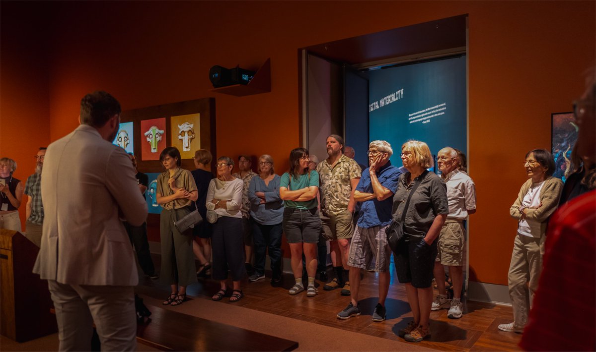 SamSpratt's tweet image. A highlight of opening weekend was Director of @ToledoMuseum Adam Levine giving local tours explaining Masquerade, the Masks, my process, as well as the pieces' context in the Infinite Images exhibition and Museum collection at large.
Like in Venice, I truly enjoyed talking to…