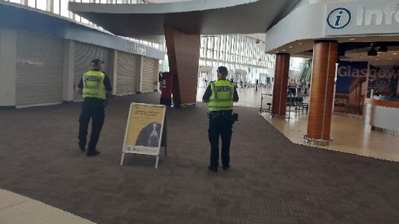 PoliceScotland's tweet image. Can you be our eyes and ears? 👀
#ProjectServator is a highly visible, unpredictable deployment of trained officers - happening anytime, anywhere 👮
They speak to the public about staying alert & reporting any suspicious behaviour.
Read more ➡ orlo.uk/0UlXK