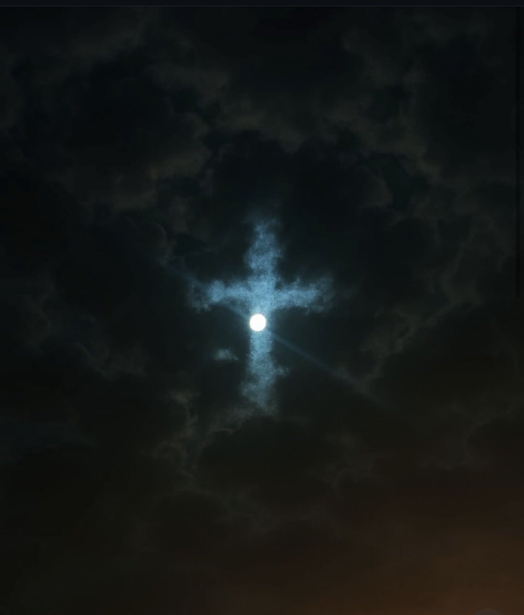realrikkidoolan's tweet image. Cross appeared in the sky in Sydney, Australia.
Jesus is showing Himself more and more to the people of every nation.
The reality of the Lord Jesus is rising like a mighty rushing wind.
Hallelujah!