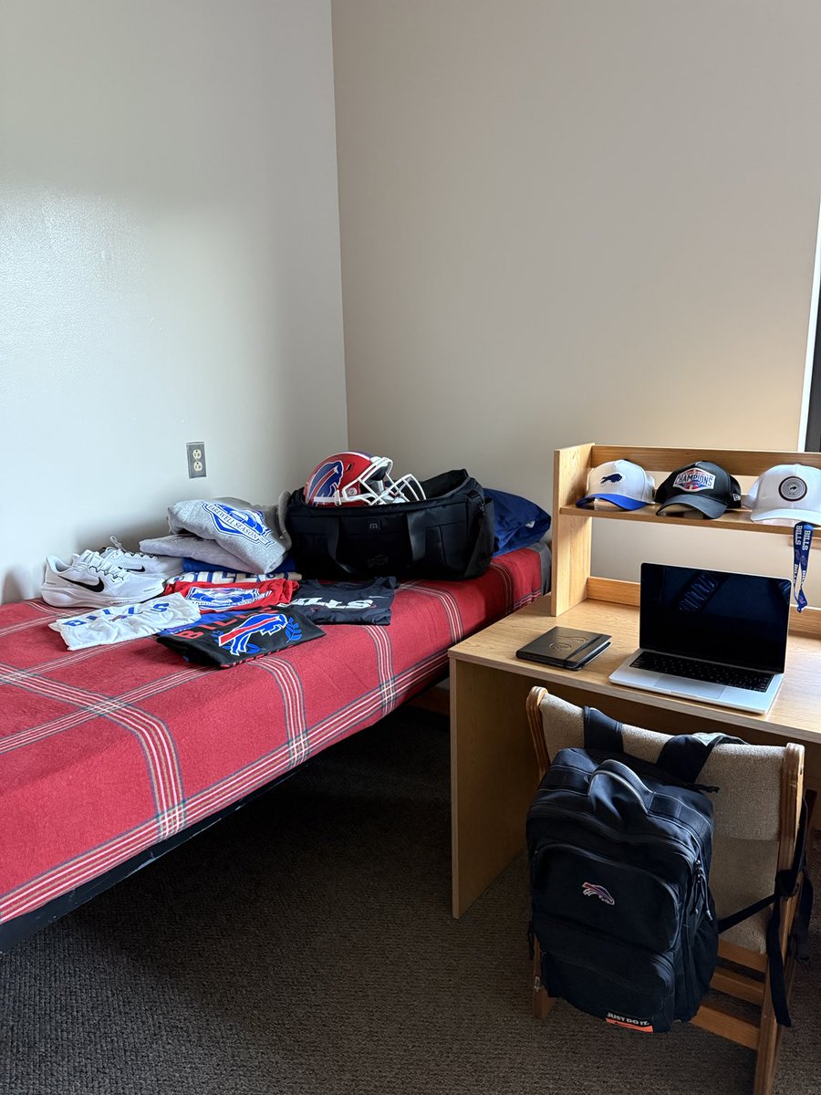 PeteGuelli's tweet image. All moved into my dorm room and ready for Bills camp. Only the essentials! #BillsMafia