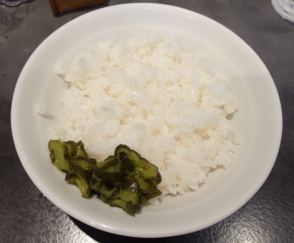 ramenkiricovu88's tweet image. ICHINORIさん
🍜66杯目
🍜チャーシューメン中
★ライス、ほうれん草、のり
スープ、麺、チャーシュー、ほうれん草、のり、すべてが美味い。身体に染み渡る最高の一杯でした👍トッピングは値上げで各150円だがライスは100円でこの量は嬉しい。
#ICHINORI
#一乃利