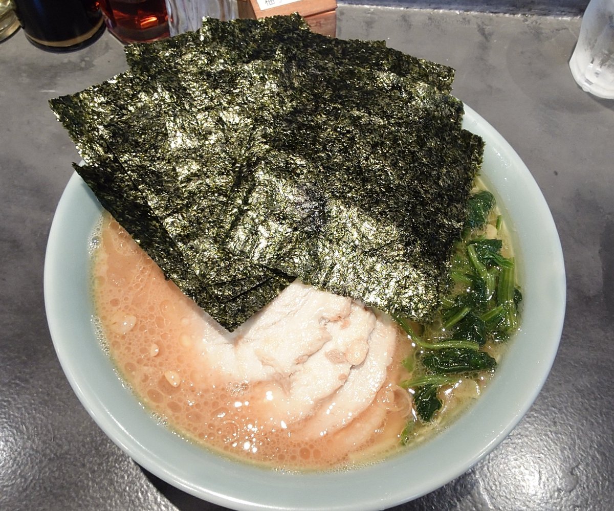 ramenkiricovu88's tweet image. ICHINORIさん
🍜66杯目
🍜チャーシューメン中
★ライス、ほうれん草、のり
スープ、麺、チャーシュー、ほうれん草、のり、すべてが美味い。身体に染み渡る最高の一杯でした👍トッピングは値上げで各150円だがライスは100円でこの量は嬉しい。
#ICHINORI
#一乃利