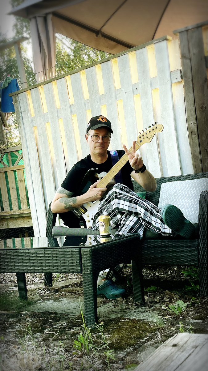OfficialJJ666's tweet photo. How to spend summer
#starblind #HeavyMetal #JJ https://t.co/mTveZFZVAQ