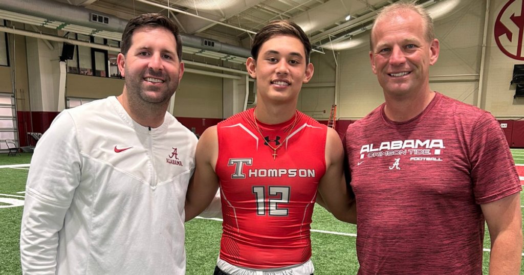 blakebyler45's tweet image. Kalen DeBoer's staff recently re-offered 2027 in-state QB Trent Seaborn after he was previously offered by Nick Saban.
"I think they do things a specific way, they don’t go around offering everybody. So to be offered by them is really an honor."
on3.com/teams/alabama-… (On3+)
