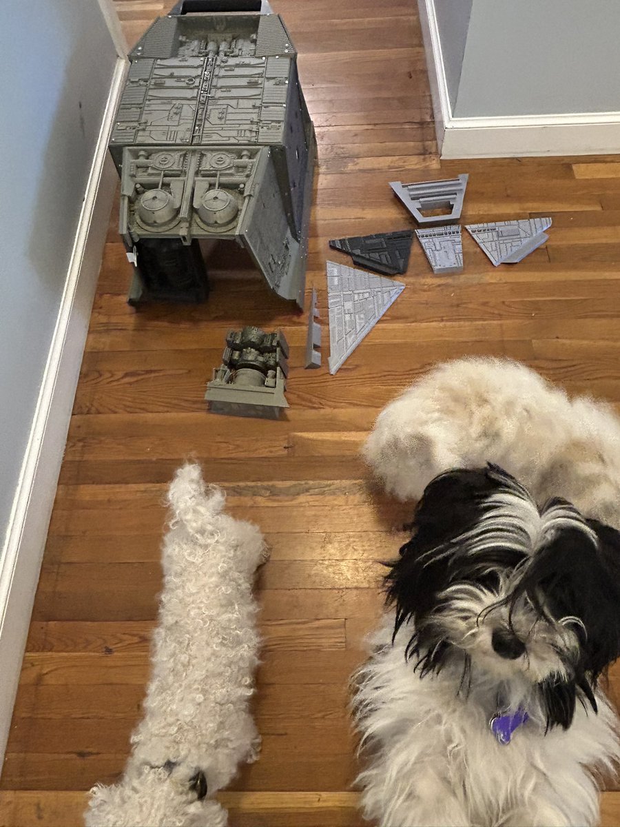 thefrankwu's tweet image. Meanwhile work continues on the Jawa Sandcrawler dog house. 40 3D printed parts so far - including inner supports you can't see. About 230 hours of print time. Steady progress!