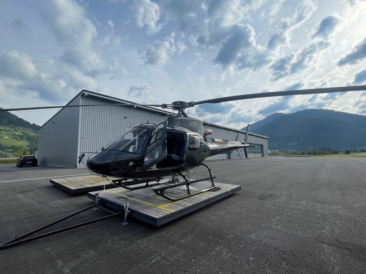 Flying over the Austrian alps from Salzburg to Munich, Jil and Levente from our Munich office learnt more about this Airbus H125 from the sky! Seating up to five passengers, the aircraft is renowned for its maneuverability, excellent visibility and low vibration levels in the