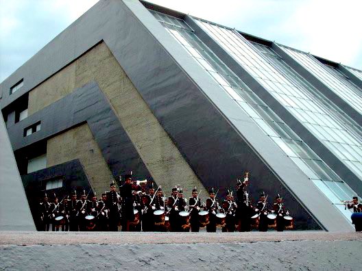 luusssso's tweet image. The amazing futuristic-Brutalist architecture of Mexico’s premier military academy the Heroico Colegio Militar
Designed by Agustín Hernández Navarro and Manuel González Rul