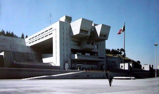 luusssso's tweet image. The amazing futuristic-Brutalist architecture of Mexico’s premier military academy the Heroico Colegio Militar
Designed by Agustín Hernández Navarro and Manuel González Rul