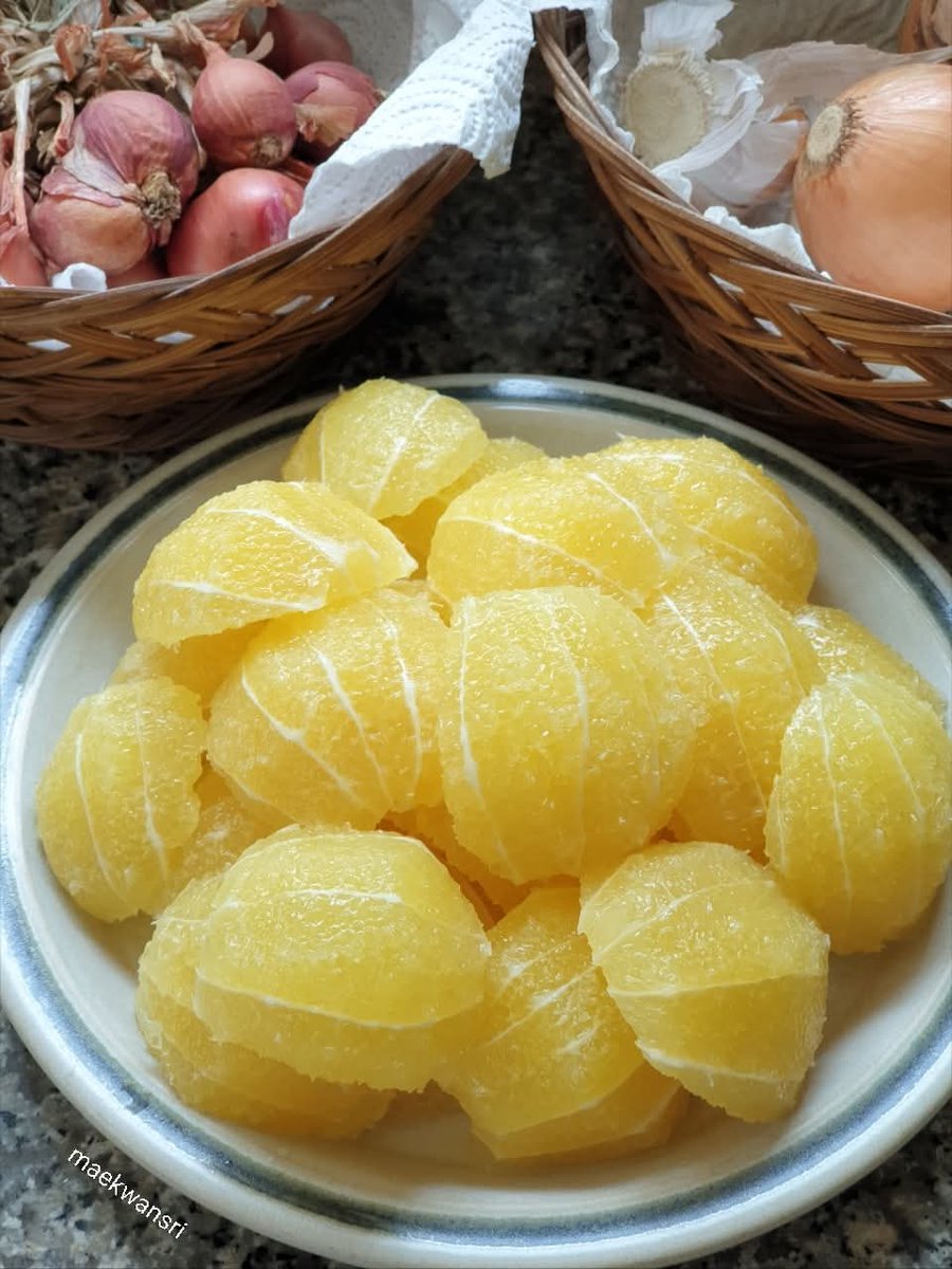 KwansriR's tweet image. ปอกส้มเช้ง..มีดต้องคมนะ