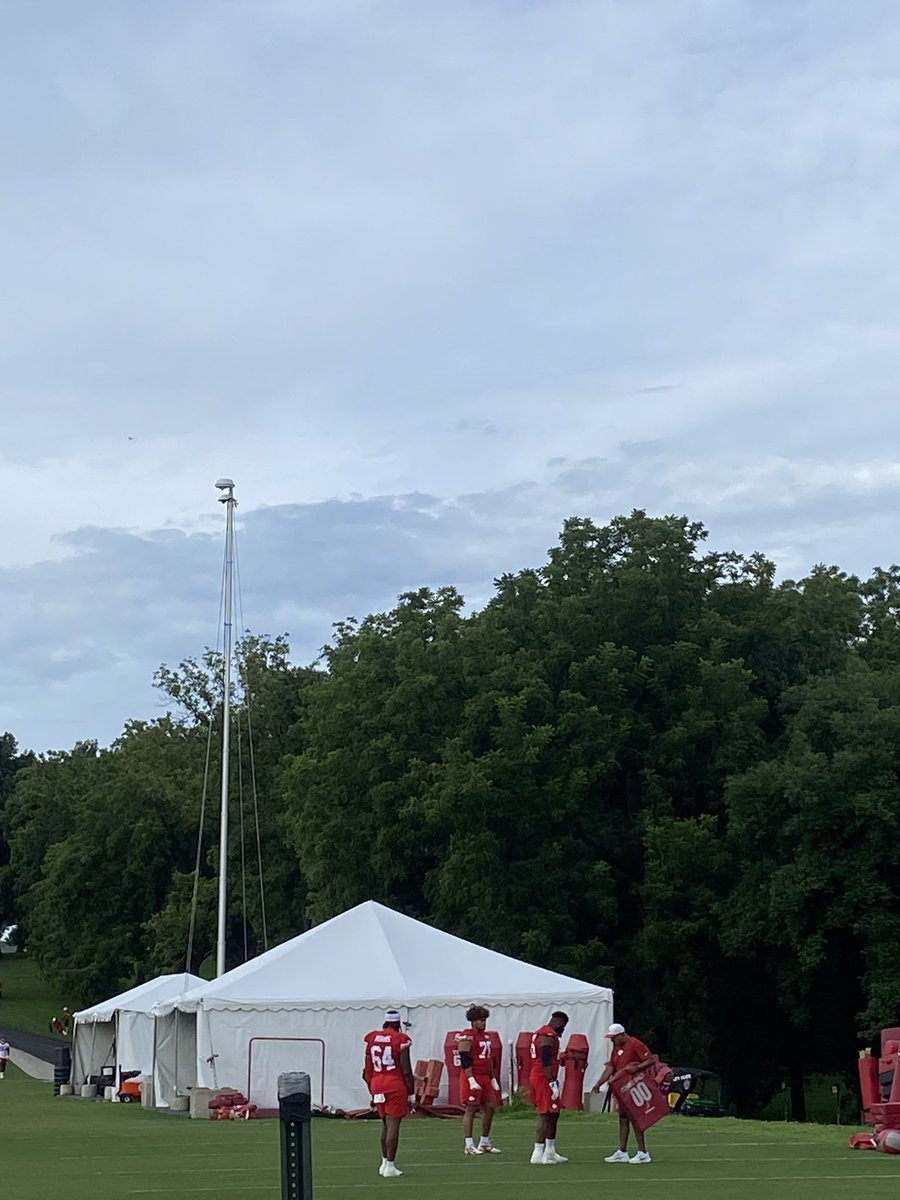 CJScoobs's tweet image. Newly resigned right guard Trey Smith getting in some pre-practice work.
#Chiefskingdom