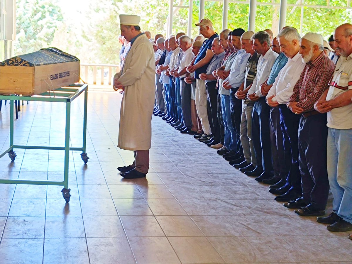 Merhume Remziye Yılmaz'ın Doğukent Ulu Camii'de kılınan cenaze namazına katıldık.

Merhume Yılmaz'a Cenab-ı Allah'tan rahmet ailesine sabır diliyorum.