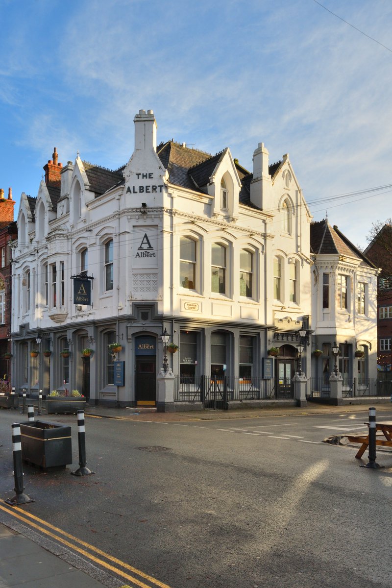 Liverpool1207's tweet image. The partially built Albert Hotel on Lark Lane was struck by lightening on 22nd July 1873.... hailstones larger than cherries 🍒 ⛈️🍺