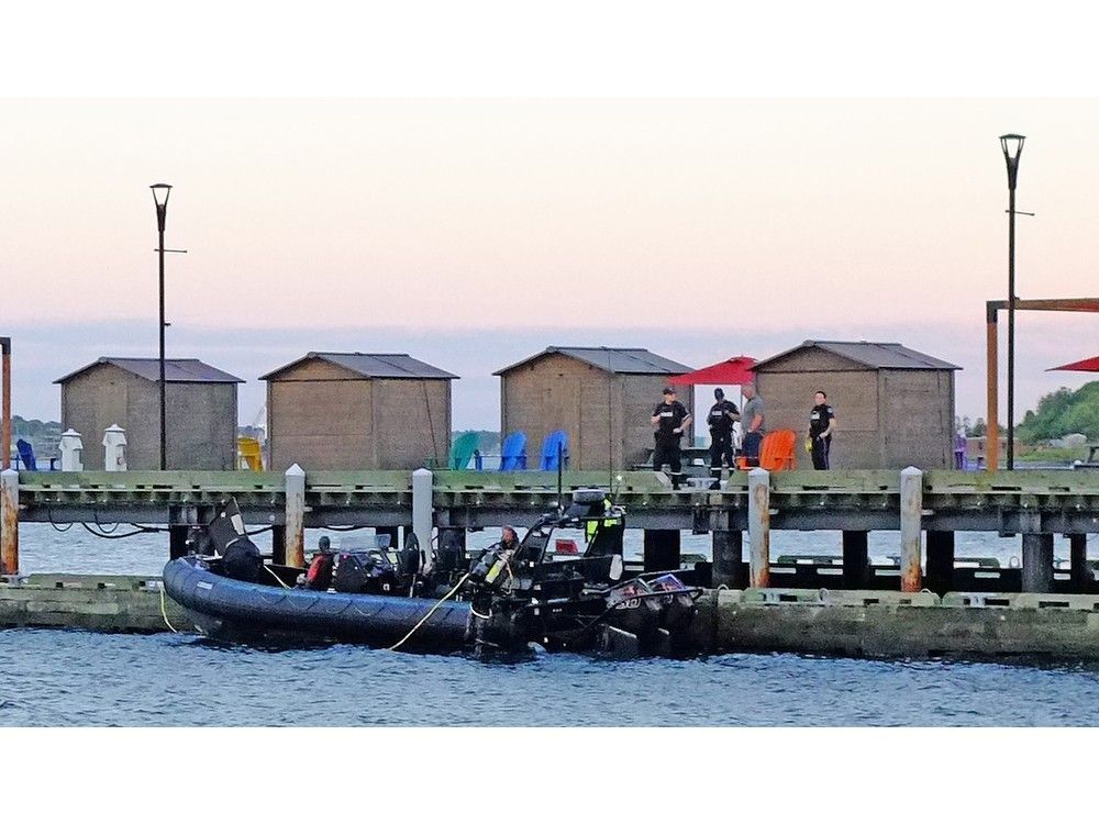 chronicleherald's tweet image. Divers recover man's body after presumed drowning in Halifax Harbour saltwire.com/nova-scotia/ha…