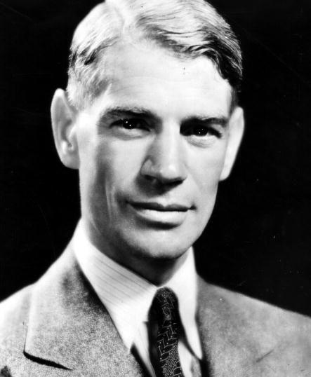 ClassicMovieHub's tweet image. Director James Whale born July 22, in 1889 - Over 20 films including Frankenstein, The Bride of Frankenstein, The Invisible Man, The Old Dark House, Show Boat, The Man in the Iron Mask 1939... #botd
Fun Fact: Whale didn’t begin his film directing career until he was 41 — and…