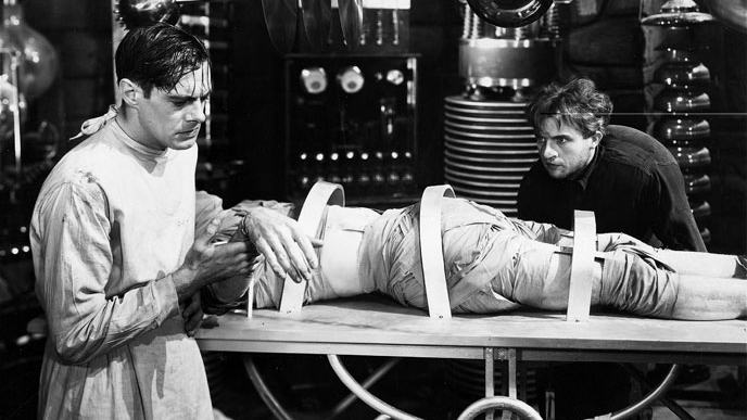 ClassicMovieHub's tweet image. Director James Whale born July 22, in 1889 - Over 20 films including Frankenstein, The Bride of Frankenstein, The Invisible Man, The Old Dark House, Show Boat, The Man in the Iron Mask 1939... #botd
Fun Fact: Whale didn’t begin his film directing career until he was 41 — and…