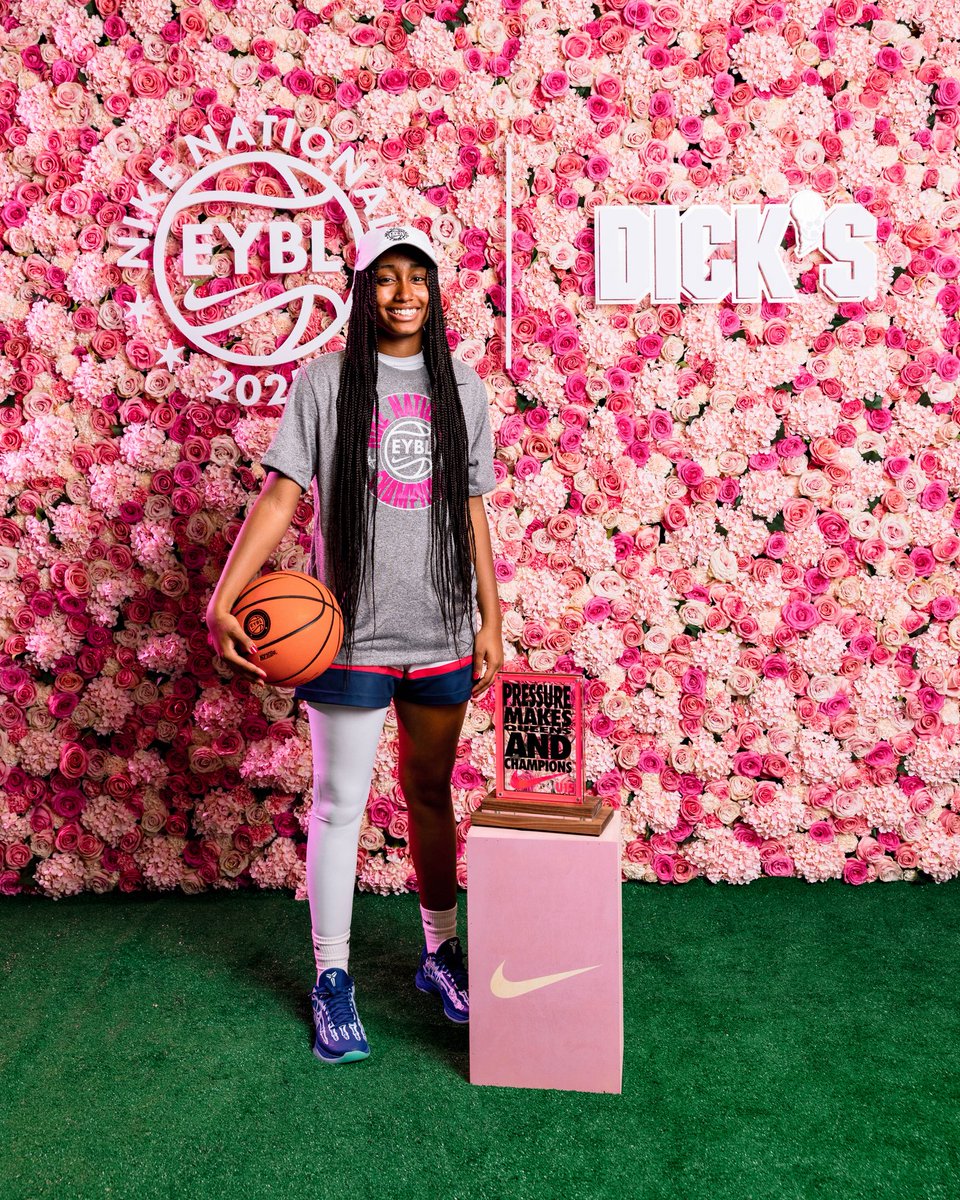 NikeGirlsEYBL's tweet image. Championship portraits featuring the 15u EYBL champions @AllIowaAttack. 🏆 (1/2)
#2025EYBL | #NikeNationals
