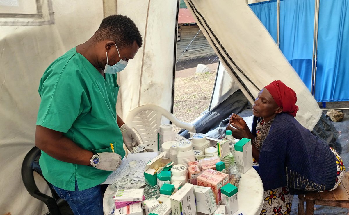 IMC_UK's tweet image. Health facilities in North Kivu, the #DRC, are overwhelmed, looted or abandoned. But our mobile units are reaching those in need—people living with disabilities, children under 5 and others with nowhere else to turn. We’ll keep returning, as often as we’re needed.