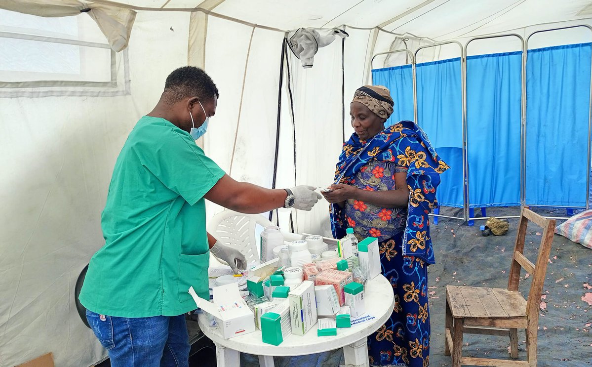 IMC_UK's tweet image. Health facilities in North Kivu, the #DRC, are overwhelmed, looted or abandoned. But our mobile units are reaching those in need—people living with disabilities, children under 5 and others with nowhere else to turn. We’ll keep returning, as often as we’re needed.