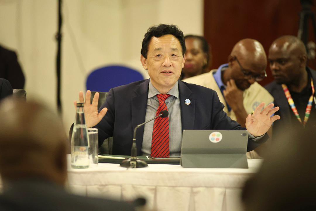 FAOUganda's tweet image. Today, @FAODG QU Dongyu met with Hon. @raphaelMagyezi and Hon. @DrRwamiramaBK at a high level meeting in Kampala and discussed strengthening collaboration to enhance Uganda’s agricultural systems, improve service delivery, and support national development priorities.