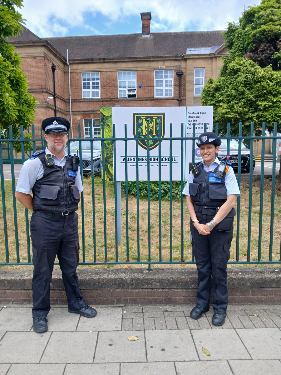 MPSValentines's tweet image. @MPSValentines visited local schools to check in, offer visible support &amp;amp; share smiles.  
We’re committed to creating a safe, welcoming space for students to finish the term with confidence.  
Grateful for the warm reception—see you over the holidays!