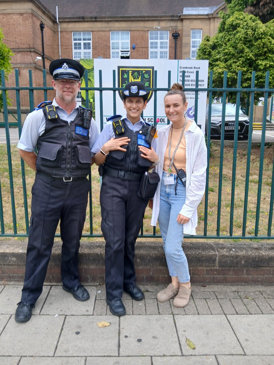 MPSValentines's tweet image. @MPSValentines visited local schools to check in, offer visible support &amp;amp; share smiles.  
We’re committed to creating a safe, welcoming space for students to finish the term with confidence.  
Grateful for the warm reception—see you over the holidays!
