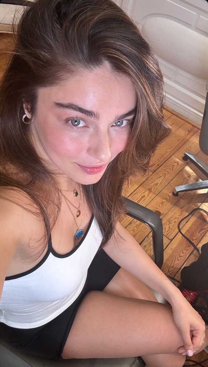 Güzelliğin şiir gibi. 💙
Seni çok seviyorum mavi 😘🥰
 #AyçaAyşinTuran