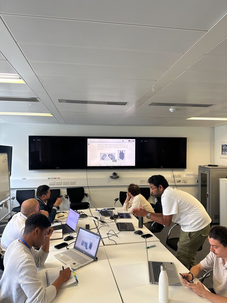 ImperialRobots's tweet image. Working on group projects during the Imperial Robotics Summer School gives students an opportunity to connect, engage and learn hands on on different themes around robotics. 

📸 Students part of the mechatronics in medicine lab

#ImperialRoboticsSummerSchool