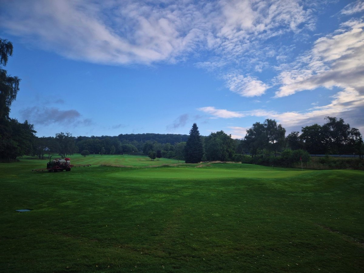 KSgreenkeeper's tweet photo. Great day between the rain for a Terralift Rocastem and T-Thatch application to keep the Greens performing #greenkeepingkassel #SeaNymph Percolate/Thatch X #greenkeeping #nordhessen #habichtswald #golf #promotinggoodplayingsurfaces #Wobking @DamrowLucas @terraliftfert https://t.co/xT5RHUlWLO